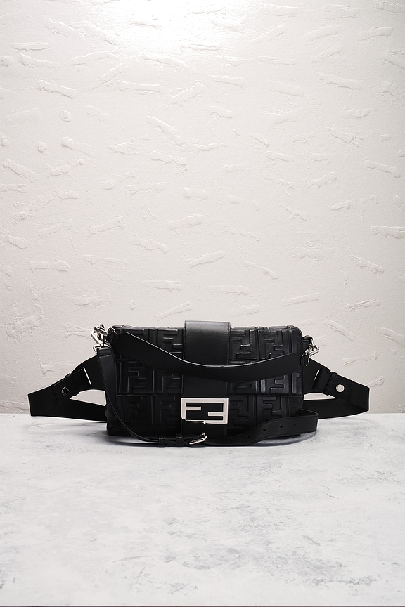 view 2 of 11 FENDI 숄더백 in Black