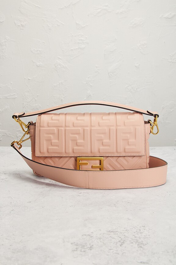 view 2 of 8 FENDI 숄더백 in Pink