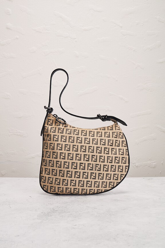view 2 of 9 FENDI ショルダーバッグ in Beige