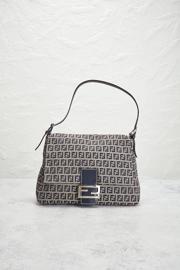 view 2 of 9 FENDI ショルダーバッグ in Beige