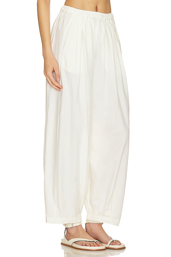 view 2 of 4 FREE PEOPLE TO THE SKY パンツ in Nilla Cream