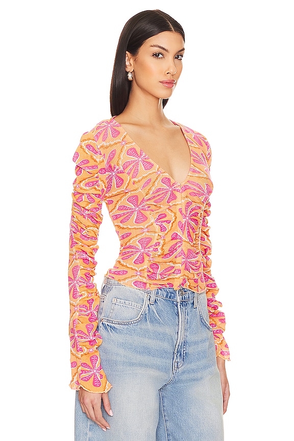 view 2 of 4 FREE PEOPLE THROUGH THE MEADOW ロングスリーブトップ in Grapefruit Seltzer