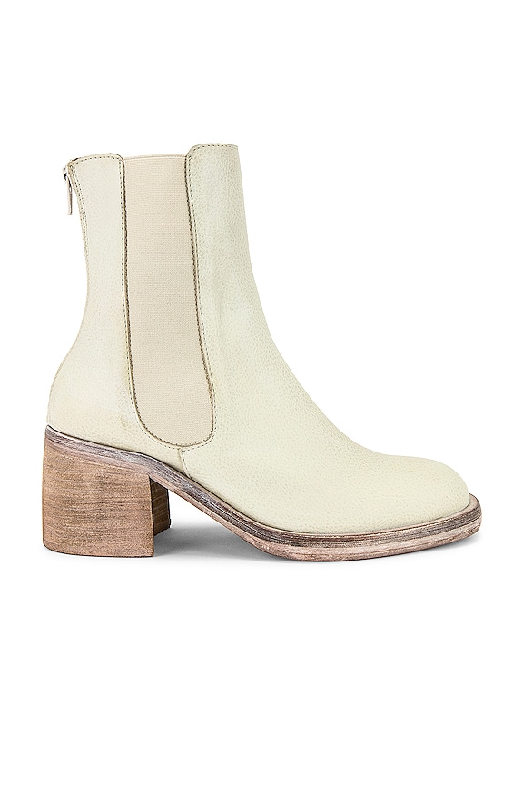 view 1 of 5 Essential Chelsea in White