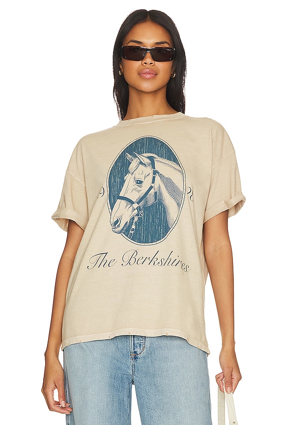 view 2 of 5 BERKSHIRES HORSE ボーイフレンドTシャツ in Sand
