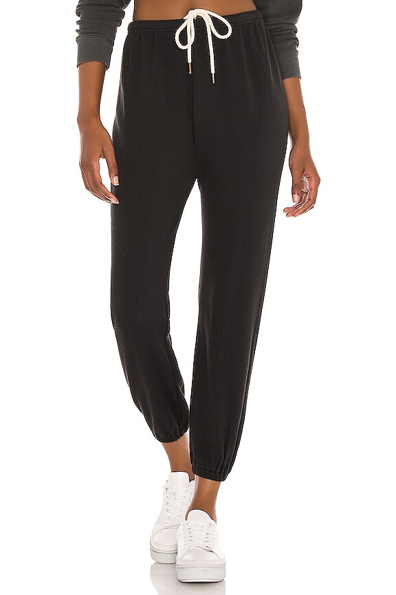 The Great The Stadium Sweatpant in Almost Black | REVOLVE