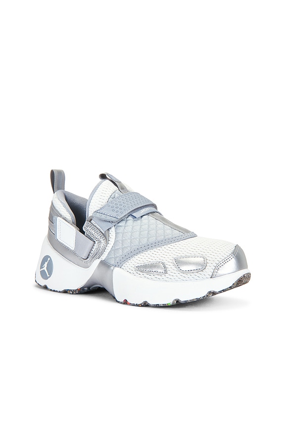 view 2 of 6 ZAPATILLA DEPORTIVA TRUNNER LX in Wolf Grey, Summit White & Reflective Silver