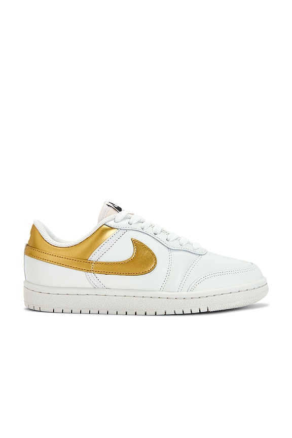 view 1 of 6 ZAPATILLA DEPORTIVA AIR JORDAN SKYLINE LOW LE in Swan, Metallic Gold & Black