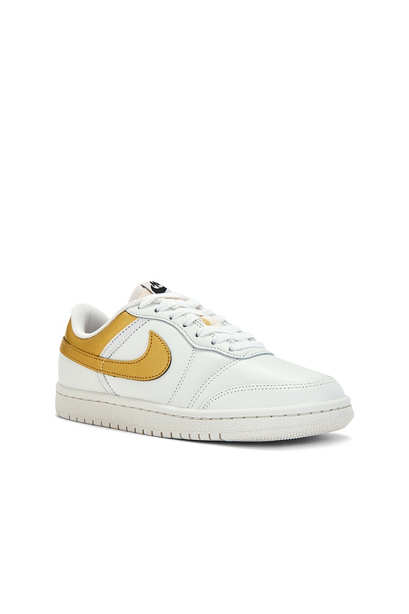 view 2 of 6 ZAPATILLA DEPORTIVA AIR JORDAN SKYLINE LOW LE in Swan, Metallic Gold & Black