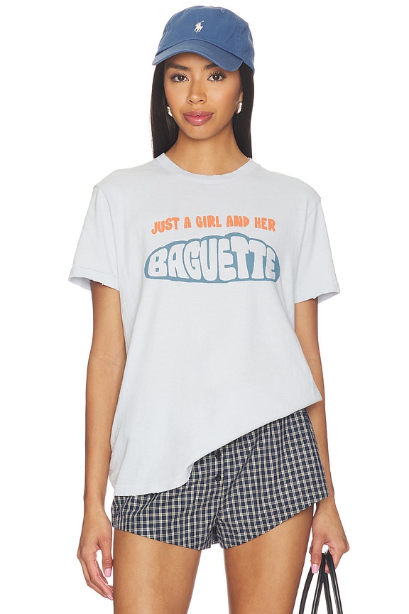 view 1 of 4 CAMISETA GRÁFICA JUST A GIRL AND HER BAGUETTE THE VINTAGE TEE in Dream