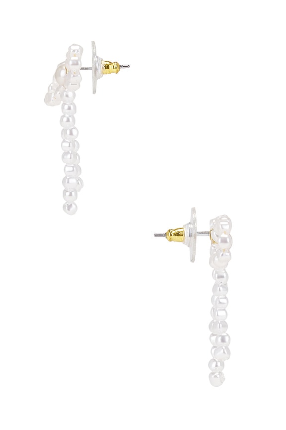 view 2 of 2 PEARL BOW 스터드 귀걸이 in Pearl