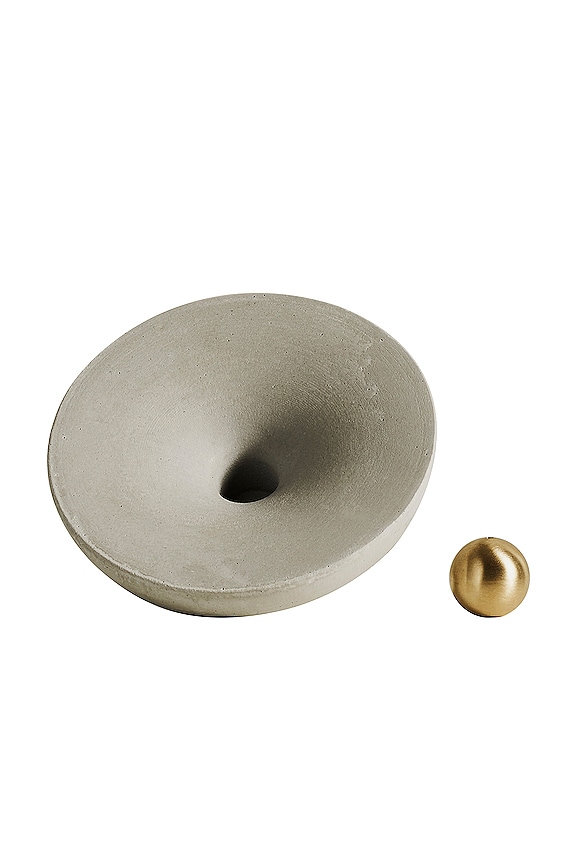 view 2 of 4 SET DE SOPORTES PARA VELAS VORTA in Concrete/Brass