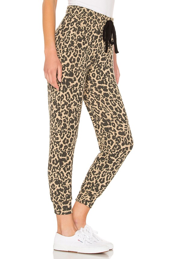 view 2 of 4 PANTALÓN DEPORTIVO BRUSHED in Leopard
