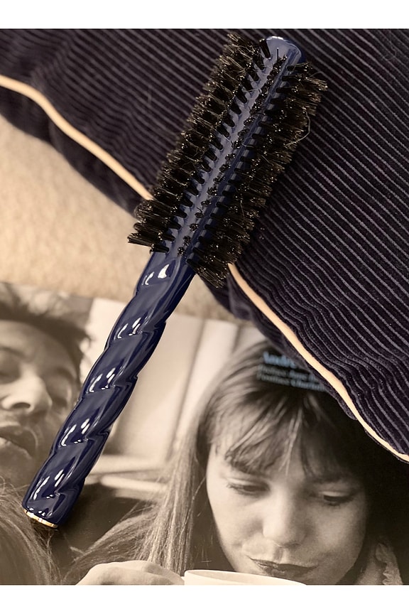 view 2 of 7 Round Brush N05 in Blueberry