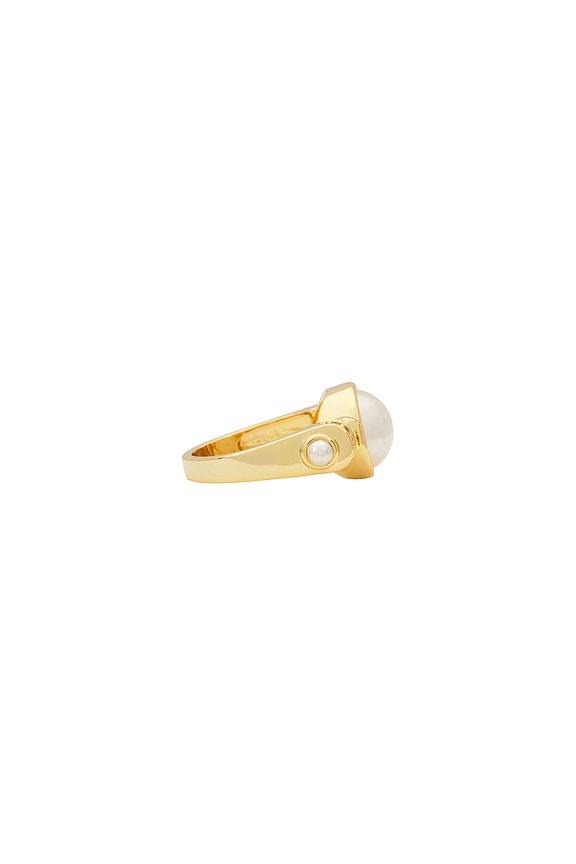 view 2 of 3 ANEL EXCLUSIVO COM PÉROLA in Gold