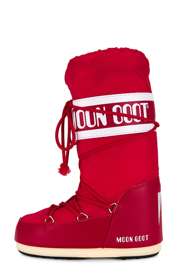 MOON BOOT　❤︎❤︎❤︎ MOON BOOT Icon Nylon Boot in Red | REVOLVE