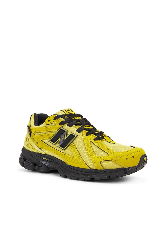 view 2 of 6 BASKETS DE RUNNING 1906R in Marshland & Black