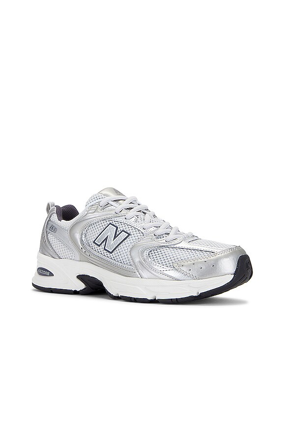 view 2 of 6 ZAPATILLA DEPORTIVA MR530 in Grey Matter & Silver Metallic