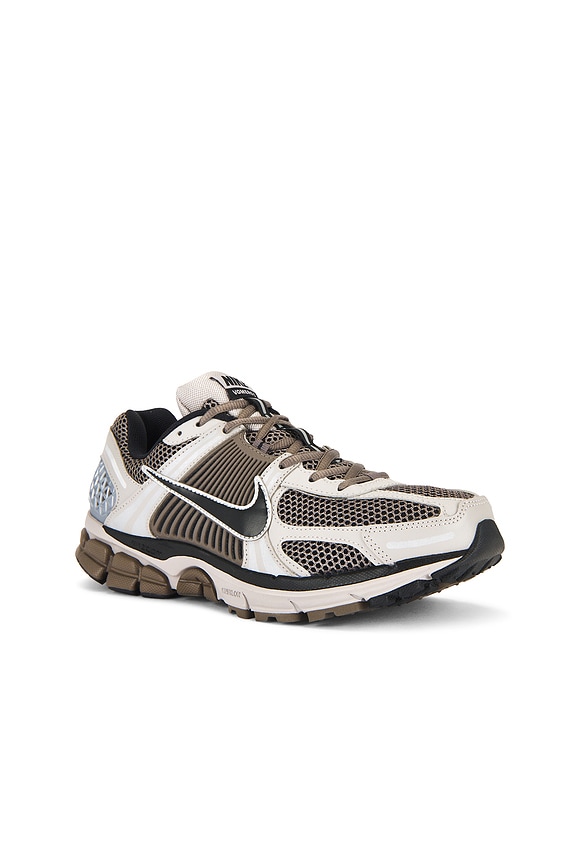 view 2 of 6 ZAPATILLA DEPORTIVA ZOOM VOMERO in College Grey, Black, & Cave Stone