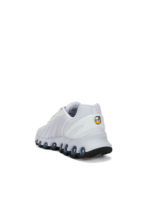 Nike Air Max Dn8 in Pure Platinum & Black | REVOLVE