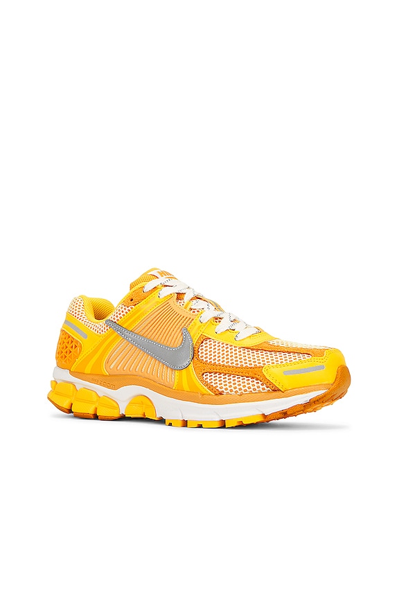 view 2 of 6 SNEAKERS ZOOM VOMERO in Yellow Strike & Metallic Silver