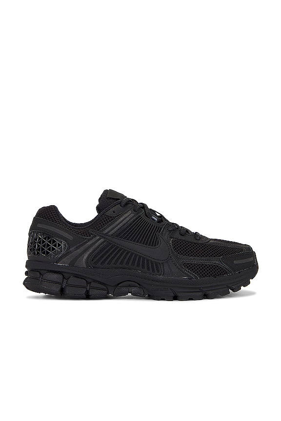 Nike Zoom Vomero 5 Sp Sneaker in Black | REVOLVE