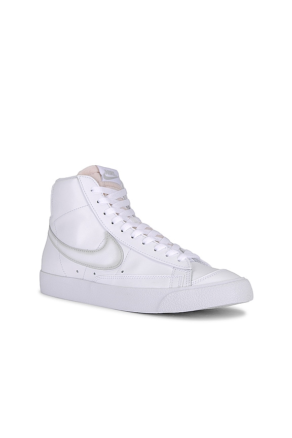 view 2 of 6 BLAZER 스니커즈 in White, Photon Dust, & White