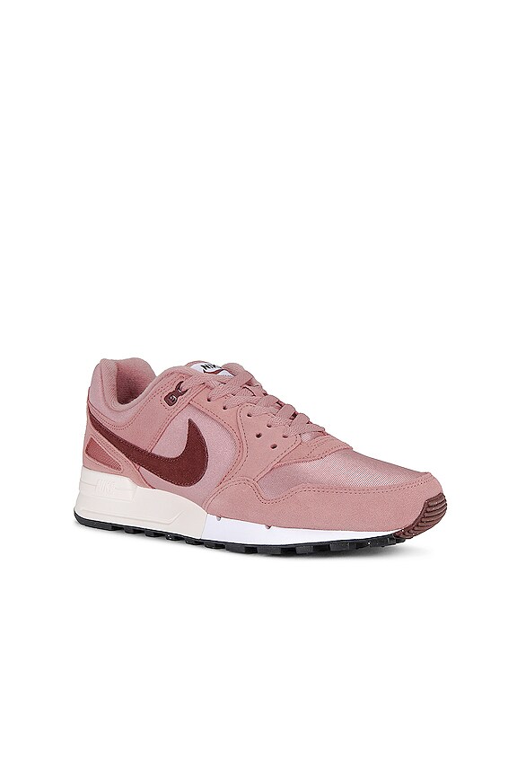 view 2 of 6 WAFFLE エアーペガサス in Red Stardust, Dark Pony, Phantom, & White