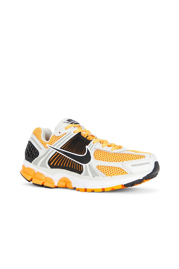 view 2 of 6 ZAPATILLA DEPORTIVA VOMERO in Photon Dust, Black, & University Gold