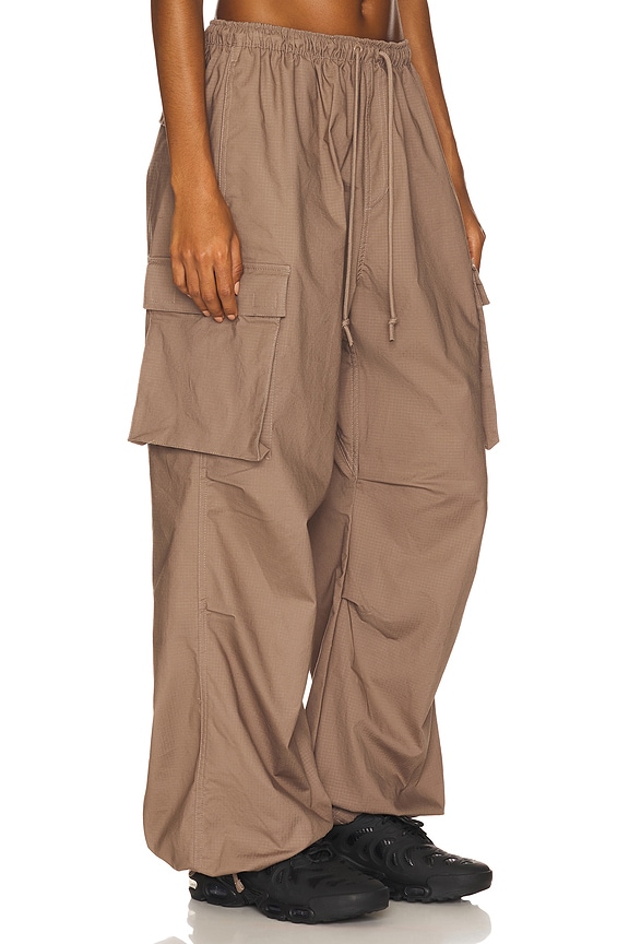 view 2 of 6 PANTALÓN CARGO in Mink Brown & Sail