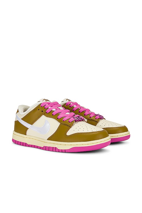 view 2 of 7 DUNK LOW SE 스니커즈 in Bronzine, Coconut Milk, & Playful Pink
