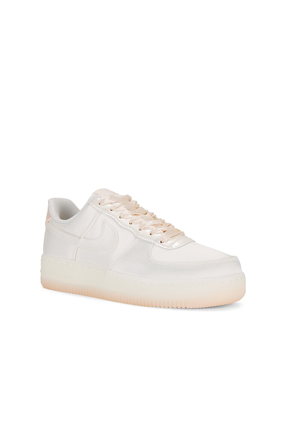 view 2 of 7 AIR FORCE 1 '07 LV8 スニーカー in Sail & Sail Barely Orange