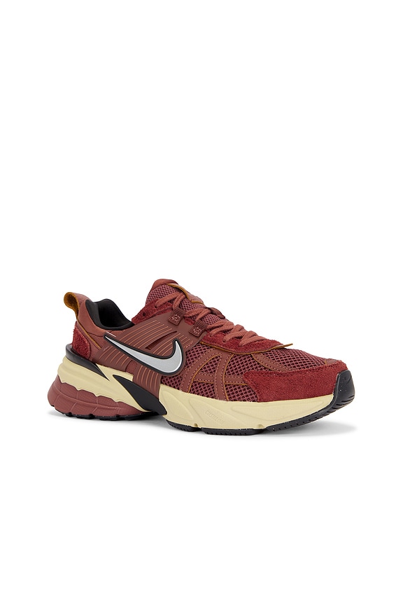 view 2 of 6 V2K RUN 스니커즈 in Red Sepia, Chrome, Dark Pony, & Black