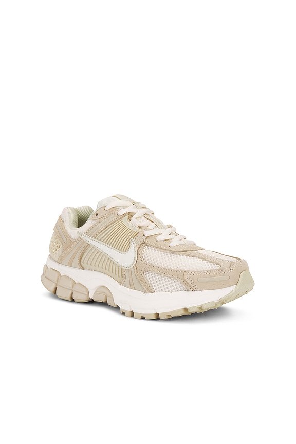 view 2 of 6 ZOOM VOMERO 5 스니커즈 in Beach, Sail, Light Khaki, & Pale Ivory