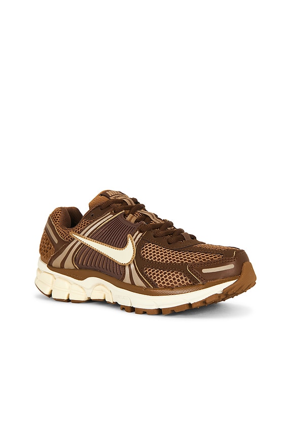 view 2 of 6 ZAPATILLA DEPORTIVA ZOOM VOMERO 5  in Cacao Wow, Light Khaki & Light British Tan