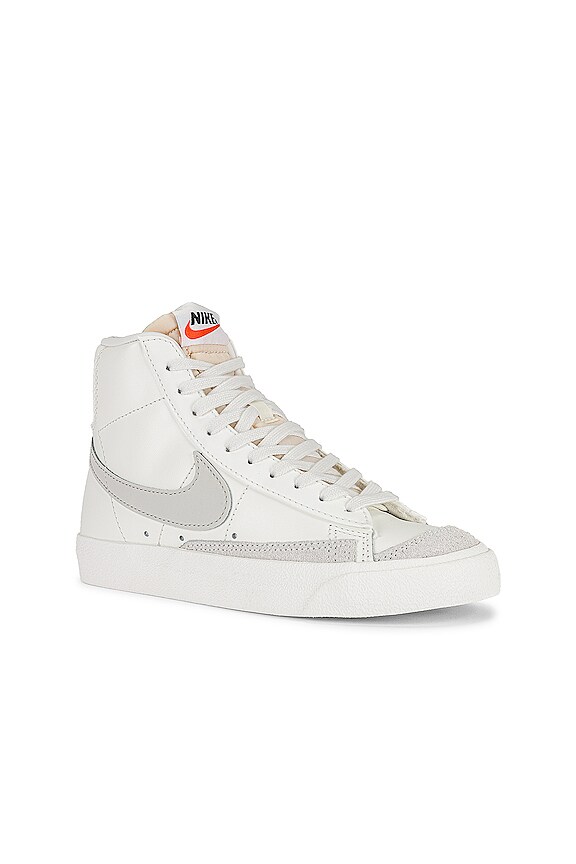view 2 of 6 ZAPATILLA DEPORTIVA BLAZER MID '77 in Sail, Light Bone, Black, & Team Orange