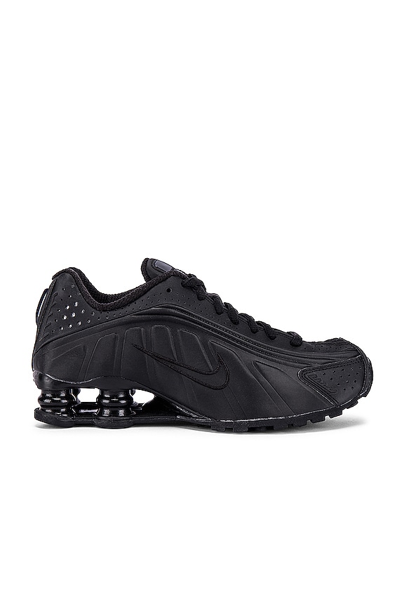 Nike Shox R4 Sneaker in Black | REVOLVE
