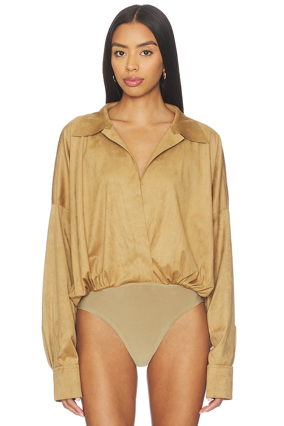 view 2 of 5 BODY TIPO CAMISA BOYFRIEND SÚPER EXTRAGRANDE in Camel