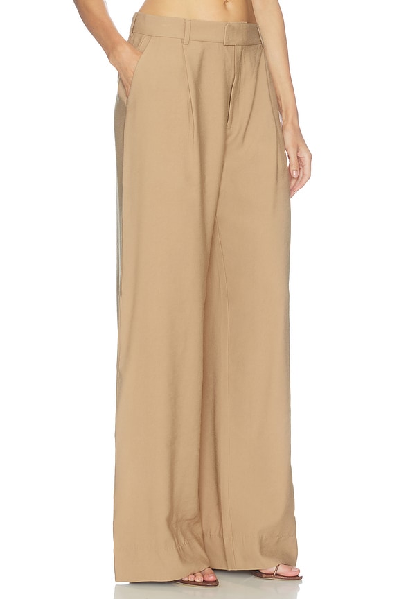 view 2 of 6 PANTALÓN CON TRABILLAS ALEXIS  in Camel
