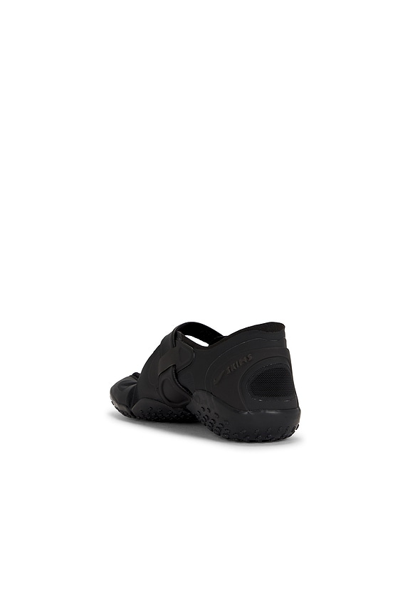 NikeSKIMS Rift Mesh Sneaker in Black | REVOLVE