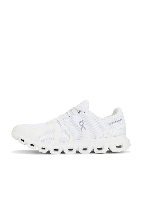 On CLOUD 6 スニーカー - White | REVOLVE