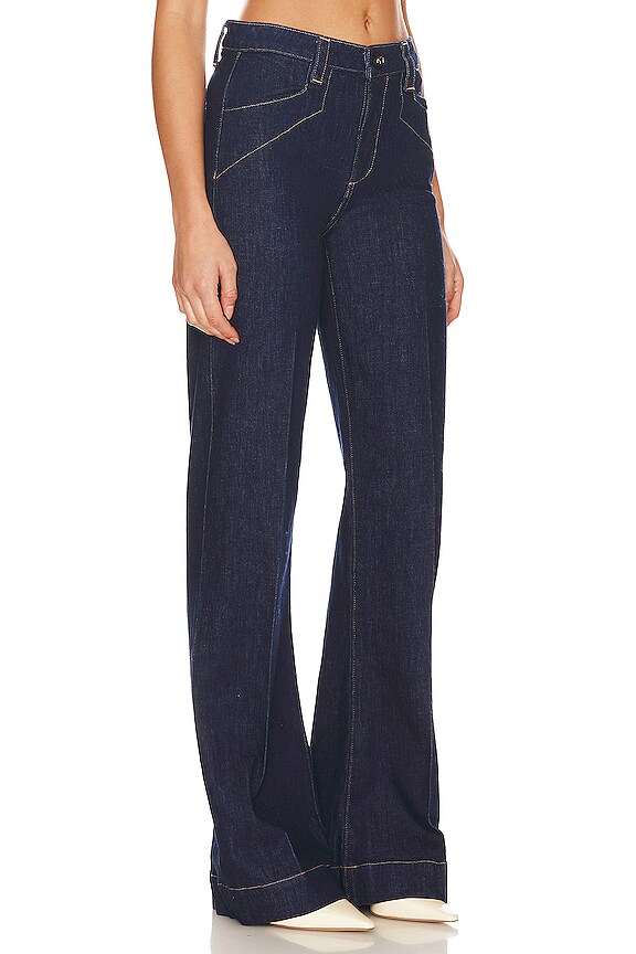 view 2 of 4 Leenah in Candid