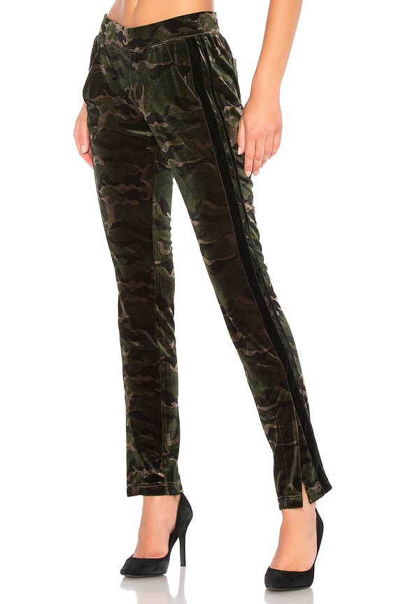 view 1 of 4 パンツ in Camo Print