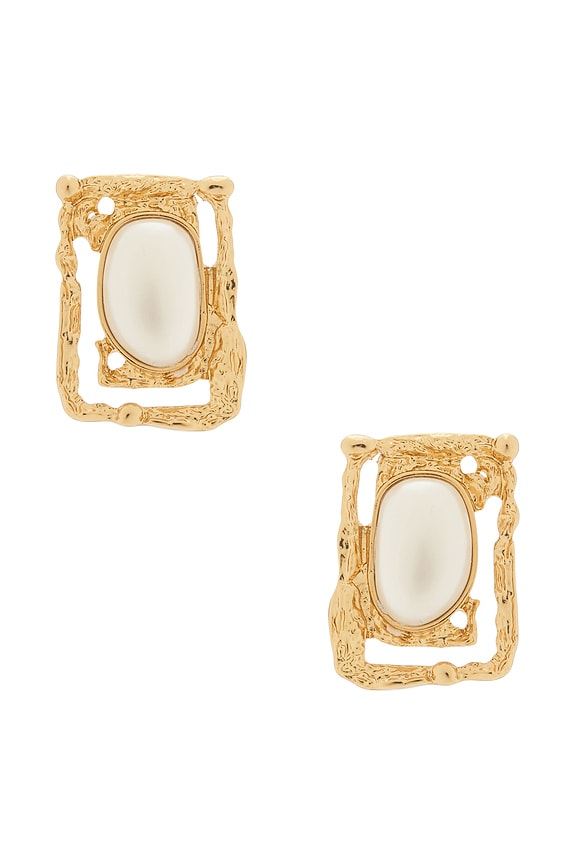 view 1 of 2 PENDIENTES DE TACHUELA COASTAL in Gold & Pearl
