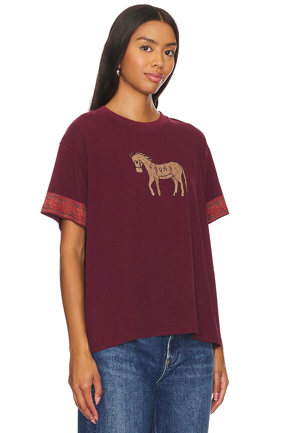 view 2 of 4 HORSE EMBELLISHED 티셔츠 in Burgundy