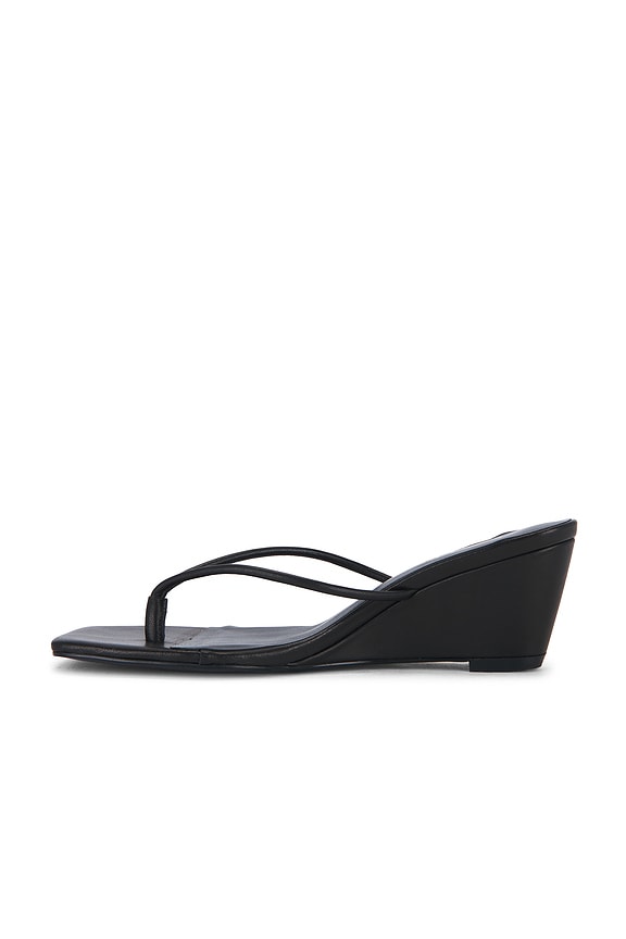 Livy Wedge