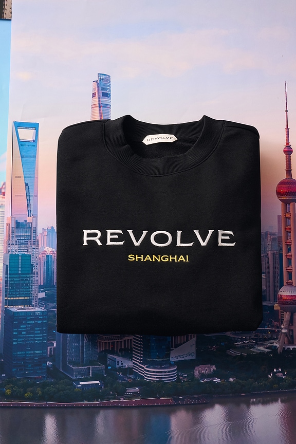 view 1 of 7 WORLD TOUR クルーネック in Black & White Shanghai