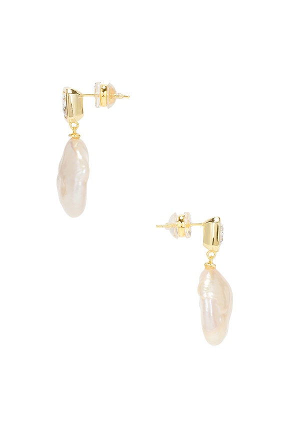 view 2 of 2 ПОДВЕСНЫЕ СЕРЬГИ EMERALD in Gold & Pearl