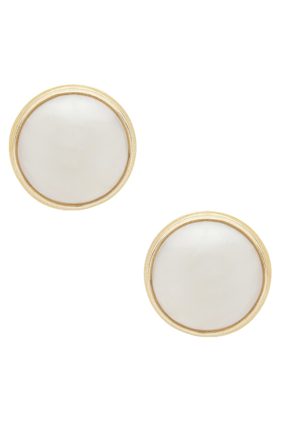 view 1 of 2 BOUCHE 스터드 귀걸이 in Pearl