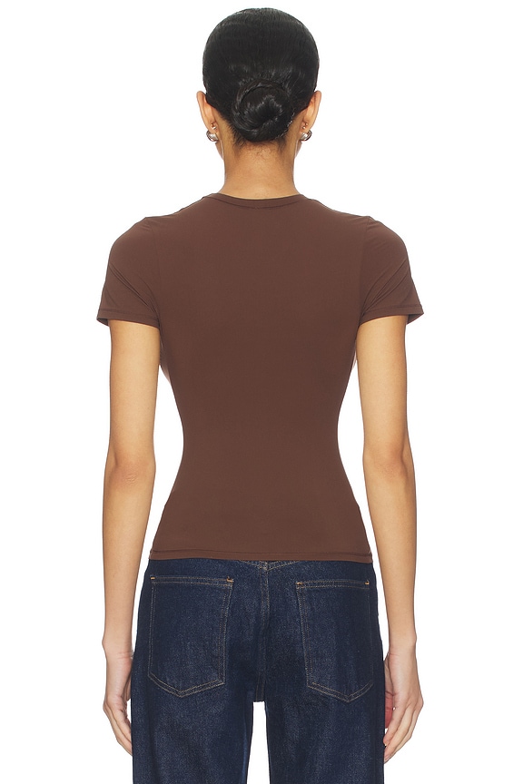 SKIMS Fits Everybody Short Sleeve T-shirt in Cocoa | REVOLVE
