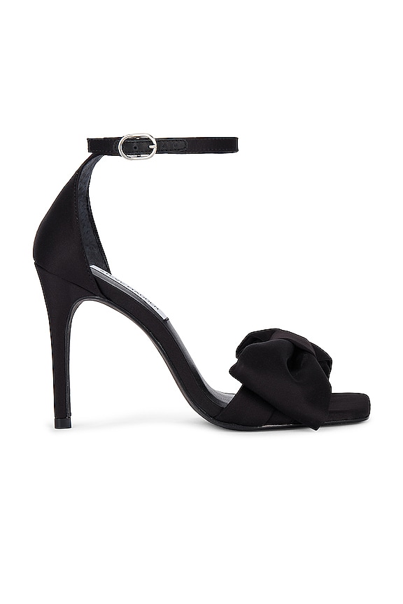 Steve Madden Trusty Sandal in Black | REVOLVE